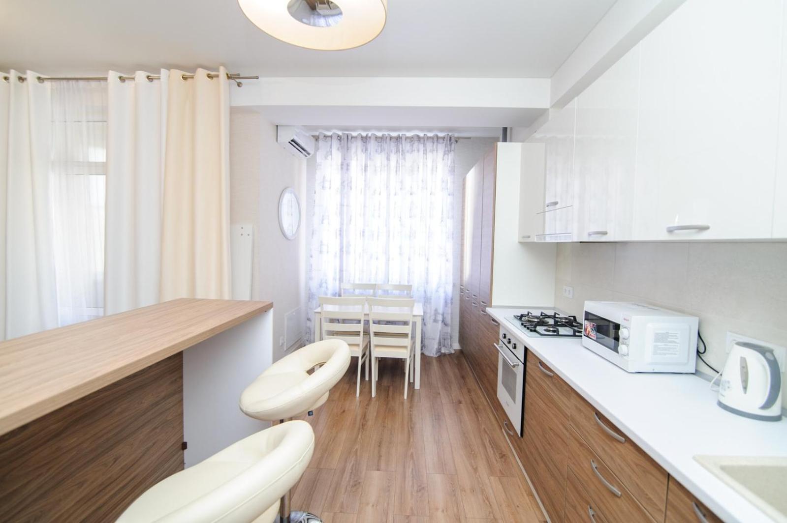 Extra Grand Lev Tolstoi Two Bedrooms คีชีเนา ภายนอก รูปภาพ